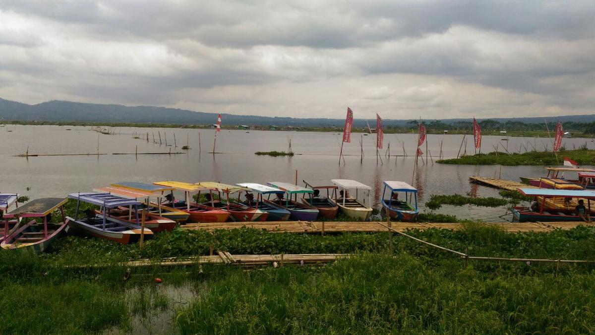 12 Tempat Makan Enak Dekat Danau Rawa Pening Semarang Saat Berwisata 2025