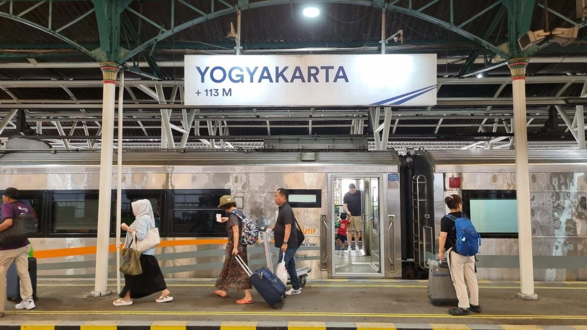 17 Rekomendasi Tempat Makan Enak Dekat Stasiun Tugu Jogja 2025 yang Bisa Dicapai Jalan Kaki