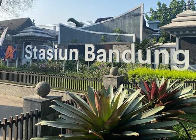 15 Tempat Makan Enak di Bandung Dekat Stasiun Lontong Kari Legendaris dan Nasi Timbel Sunda