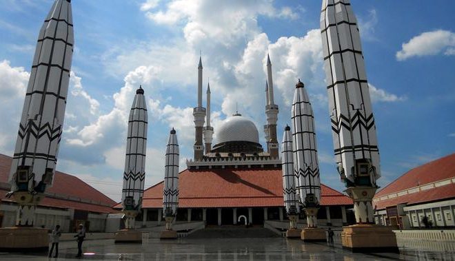 17 Rekomendasi Makan Enak Dekat Masjid Agung Semarang Selain Masakan Jawa