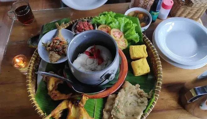 12 Rekomendasi Tempat Makan Enak di Cileunyi untuk Panduan Kuliner Sekitar Bandung 2025