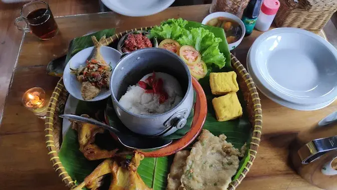 12 Rekomendasi Tempat Makan Enak di Cileunyi untuk Panduan Kuliner Sekitar Bandung 2025