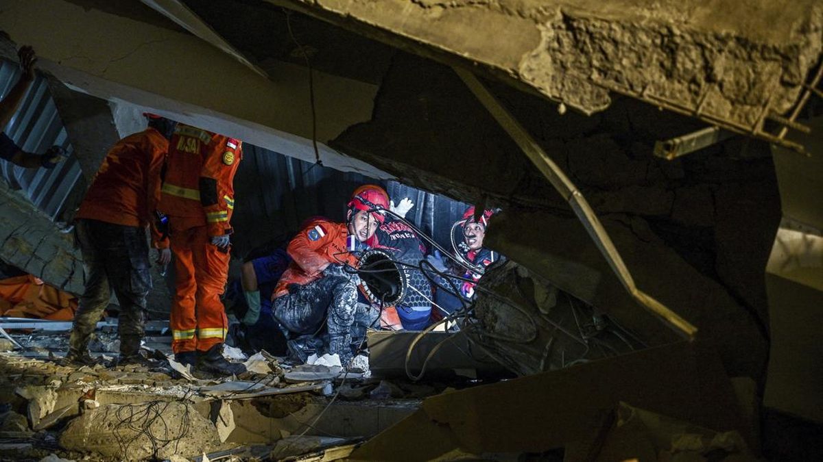 Gempa 6,5 M Sumenep Sebabkan Korban Terperangkap Reruntuhan Ponpes