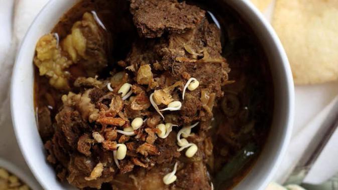 Resep Rawon Khas Jawa Timur dengan Kluwek dan Rempah yang Pekat