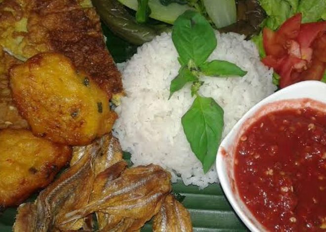 9 Rekomendasi Tempat Makan Sego Tempong Terenak di Banyuwangi 2025