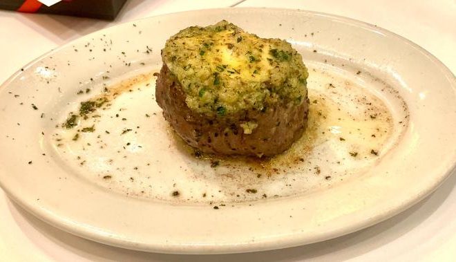 Teknik Sizzle dalam Menyajikan Steak dengan Sempurna di Piring Panas