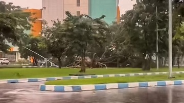 Puting Beliung Melanda Bandara Juanda, Penerbangan Beralih Rute