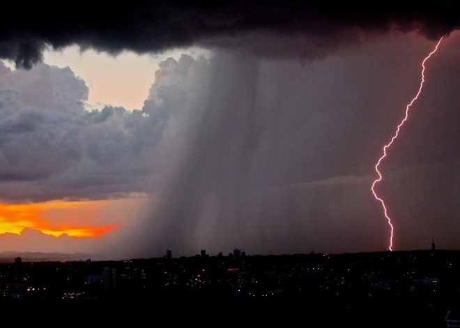 Hujan Badai Melanda Bogor, Atap Stadion Pakansari Terbang Hancur
