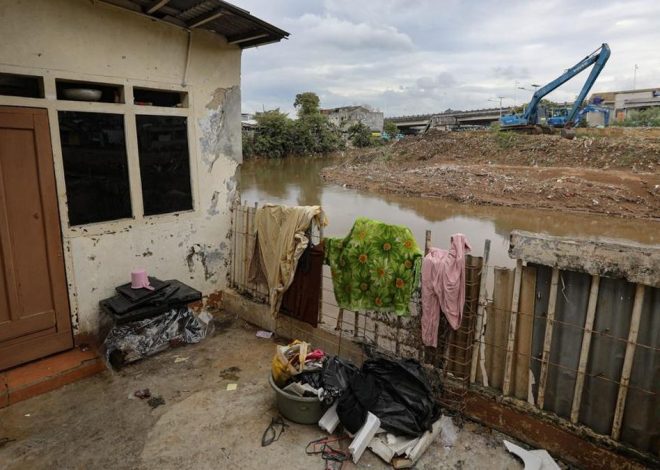Pembebasan Lahan untuk Normalisasi Sungai Ciliwung