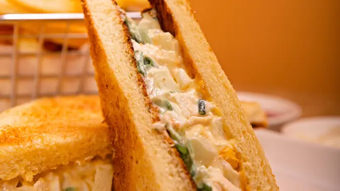 Resep Sandwich Salad Ayam ala Deli Amerika yang Creamy dan Mudah Dibuat