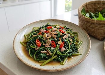 Resep Tumis Daun Ubi Sederhana dengan Bawang dan Cabai yang Enak untuk Nasi Hangat
